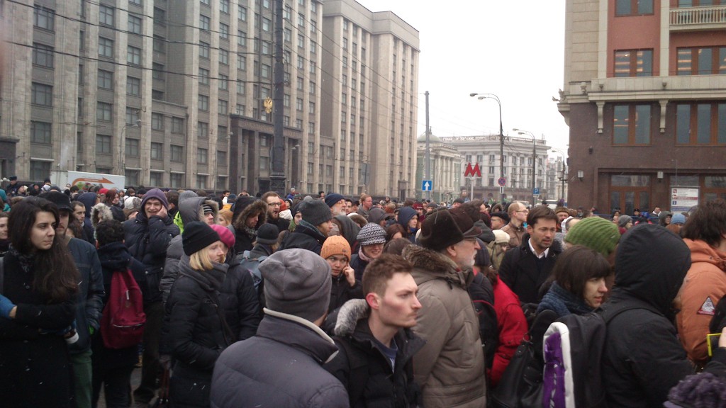 Антимилитаристская акция в Москве на Манежной площади.