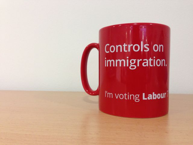 Лейбористы при Эде Милибенде: за усиление контроля над миграцией.